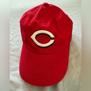 (NEW ERA) CINCINNATI REDS SOFT BASEBALL CAP BY (NEW ERA) adjustable closure back